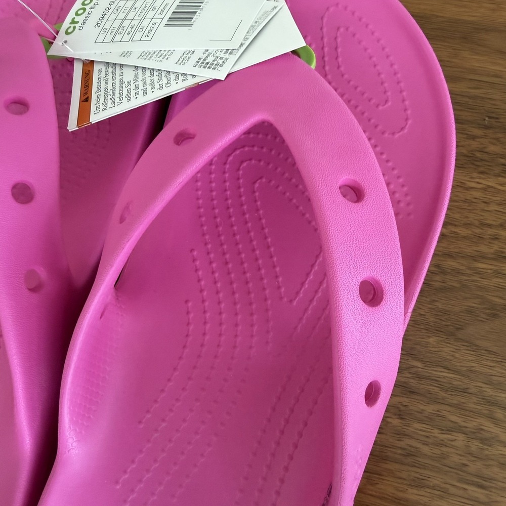 Bright Fushia Pink Crocs Classic Flip Flops Iconic Comfort W 13 / M 11 NWT - Picture 2 of 5